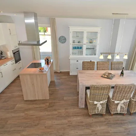 Villa Reethus Am Strand - Haushaelfte 2 Mit Kamin, Sauna Lobbe