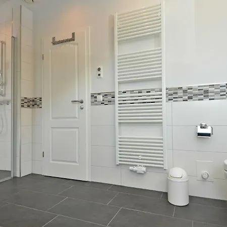 Reethus Am Strand - Haushaelfte 2 Mit Kamin, Sauna * Lobbe