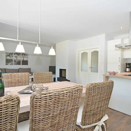 Reethus Am Strand - Haushaelfte 2 Mit Kamin, Sauna * Lobbe