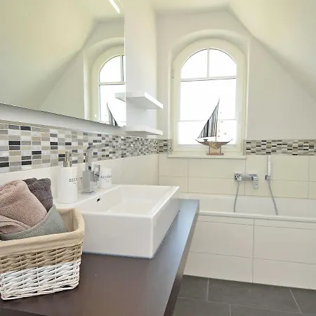 Villa Reethus Am Strand - Haushaelfte 2 Mit Kamin, Sauna Lobbe