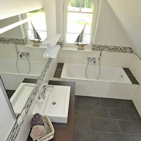Villa Reethus Am Strand - Haushaelfte 2 Mit Kamin, Sauna *