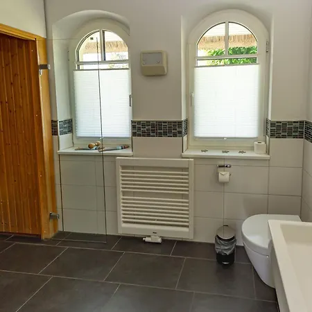 Reethus Am Strand - Haushaelfte 2 Mit Kamin, Sauna * Lobbe